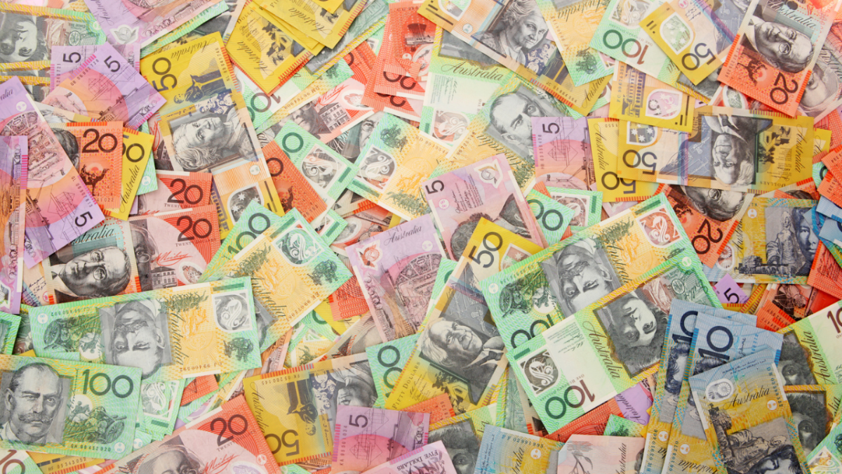 Scattered Australian $100, $50, $20, $10 and $5 notes
