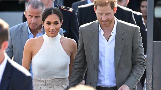 Prince Harry & Megan Markle Have Been Involved In A ‘Near Catastrophic’ Car Chase W/ Paparazzi