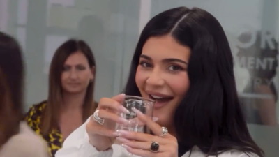 A New Ep Of The Kardashians Seems To Show That Kylie *Did* Ignore Hygiene Protocols At Her Lab