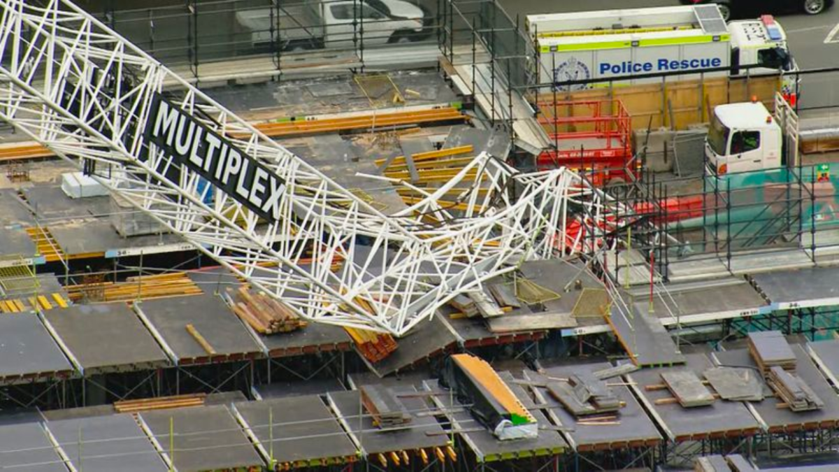 a crane collapse has occurred in sydney