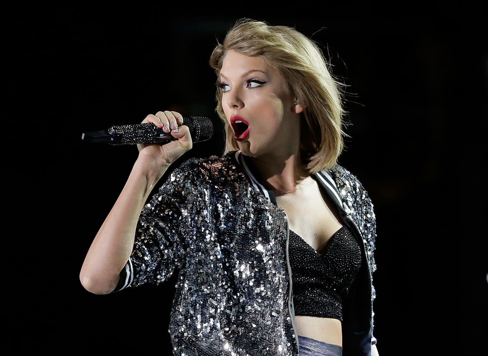 Taylor Swift performing in her '1989' World Tour