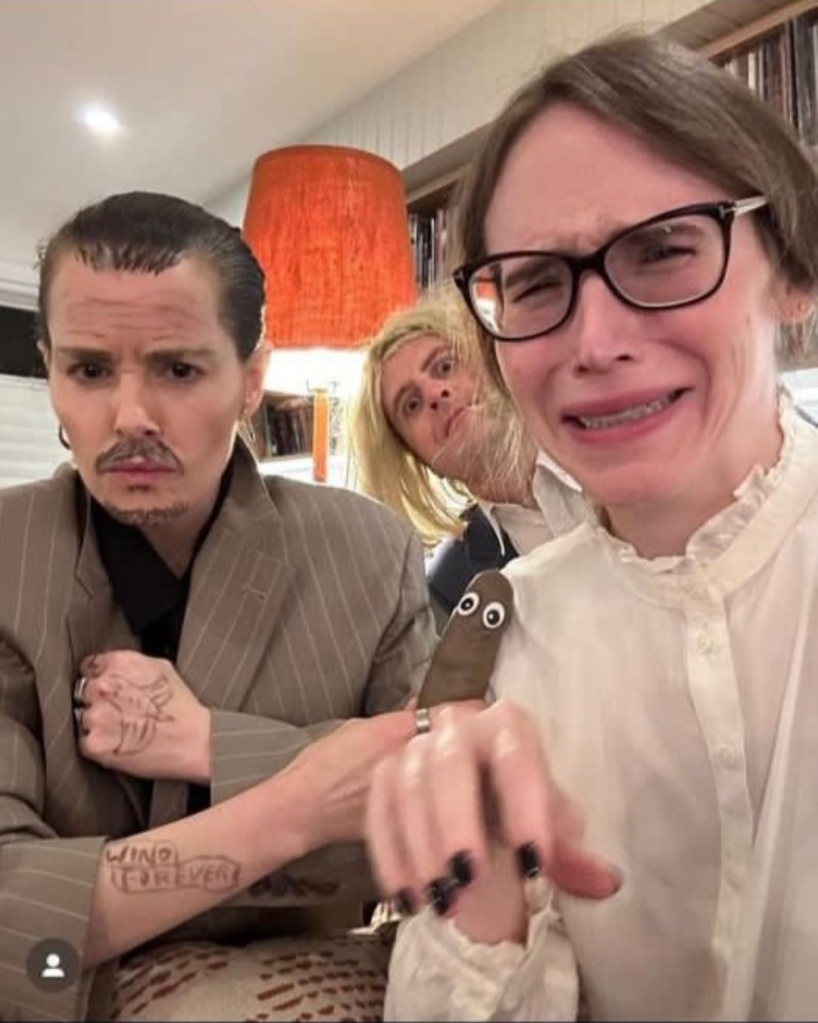 Emily Hampshire dressed up as Johnny Depp for Halloween. Her friend dressed up as Amber Heard.