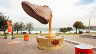 Wanna Grab Free Treats From A Giant Choccy Shoe This Weekend? Reese’s Have You Sorted