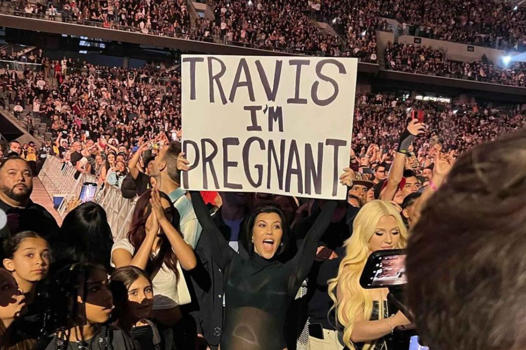 Kourtney Kardashian pregnant