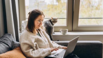 Almost Half Of Aussies Would Take A Pay Cut To Work From Home, Here’s Why That’s Absolute BS