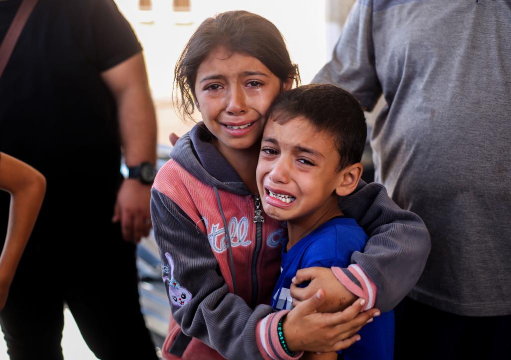 children-crying-gaza-palestine