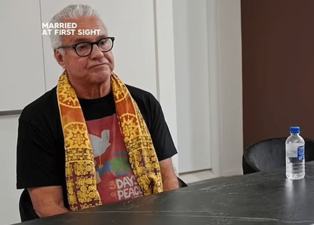 Why does Richard Sauerman always wear a scarf? 