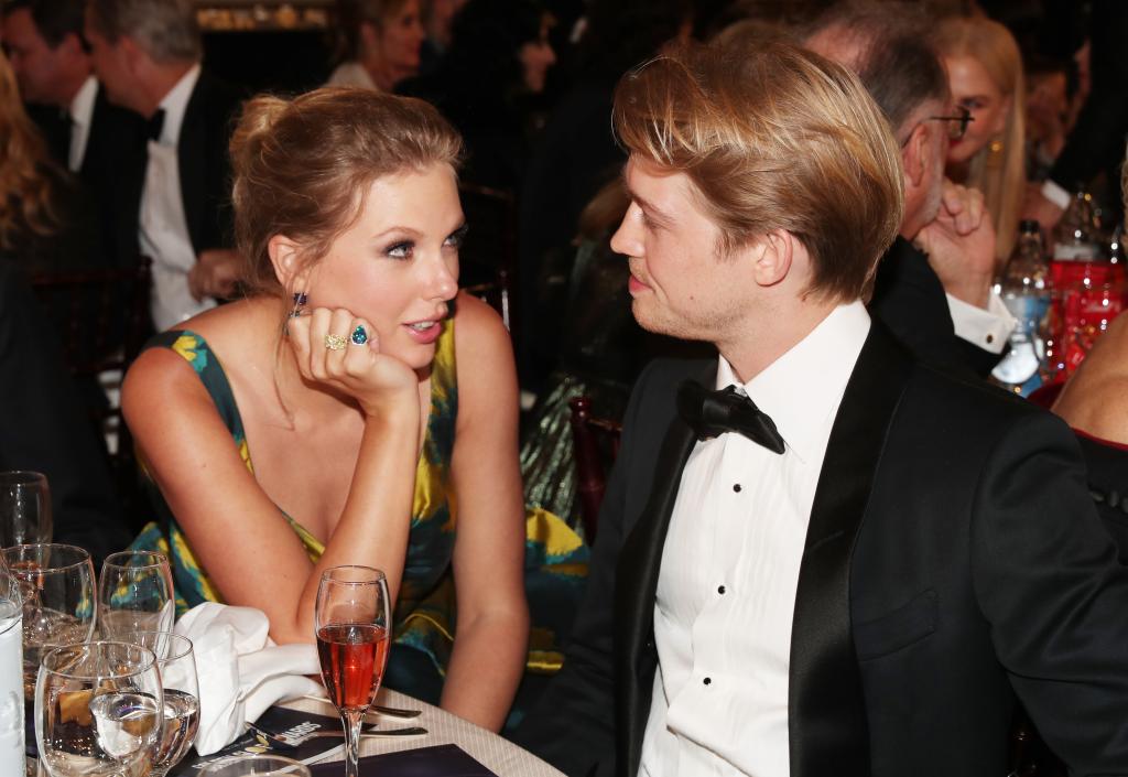 Taylor Swift and Joe Alwyn at the 77th Golden Globes, sitting at a dinner table 